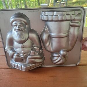 Nordic Ware Silver Vintage Santa Cake Pan 3D